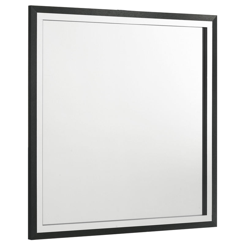  Coaster Furniture Lucia 224991Q-S5 7-piece Queen Panel Bedroom Set IMAGE 5